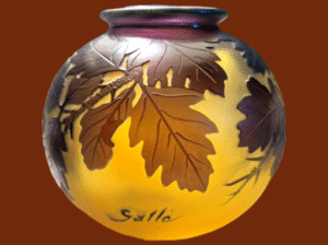 Kugelförmige Jugendstil Glasvase signiert EMILE GALLE um 1910 mit herbstlichem / floralem Blätter Dekor