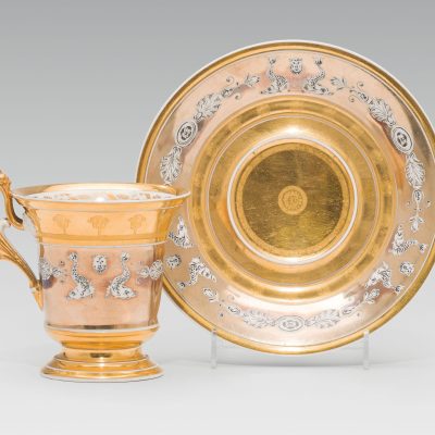 Bild für den Verkauf einer Antiquität. Alt Wien Keramik Teller und Tasse.