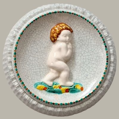 Seltenes Jugendstil - Wandrelief mit Putto / Cherub Michael Powolny (1871 - 1954) um 1910 Ausführung Schleiß / Gmunden