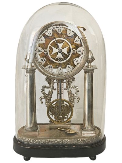 Große Skelettierte Biedermeier Jubiläumsuhr um 1840/1850 mit original Glassturz
